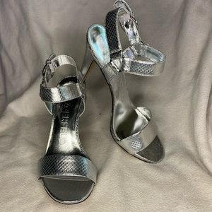 NWOT Karl Lagerfeld Paris Corine Snake Print Embossed Ankle Strap size 11